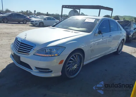 2012 Mercedes-Benz S 550 из США, поврежденный, VIN WDDNG7DB2CA421504